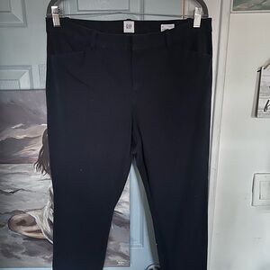 GAP Women’s Classic Black Angle Cropped Dress Pants